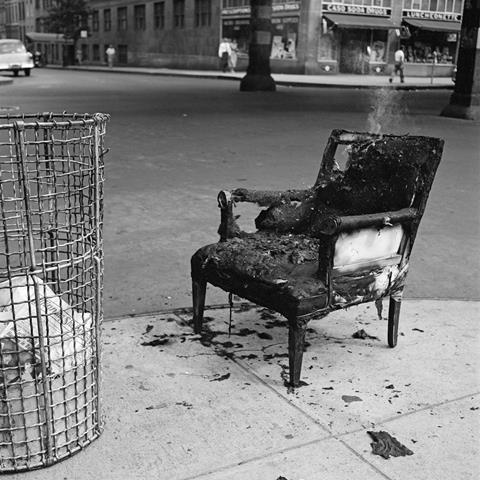 New York, NY, July 23, 1954. Vivian Maier © Estate of Vivian Maier, Courtesy Maloof Collection and Howard Greenberg Gallery, New York