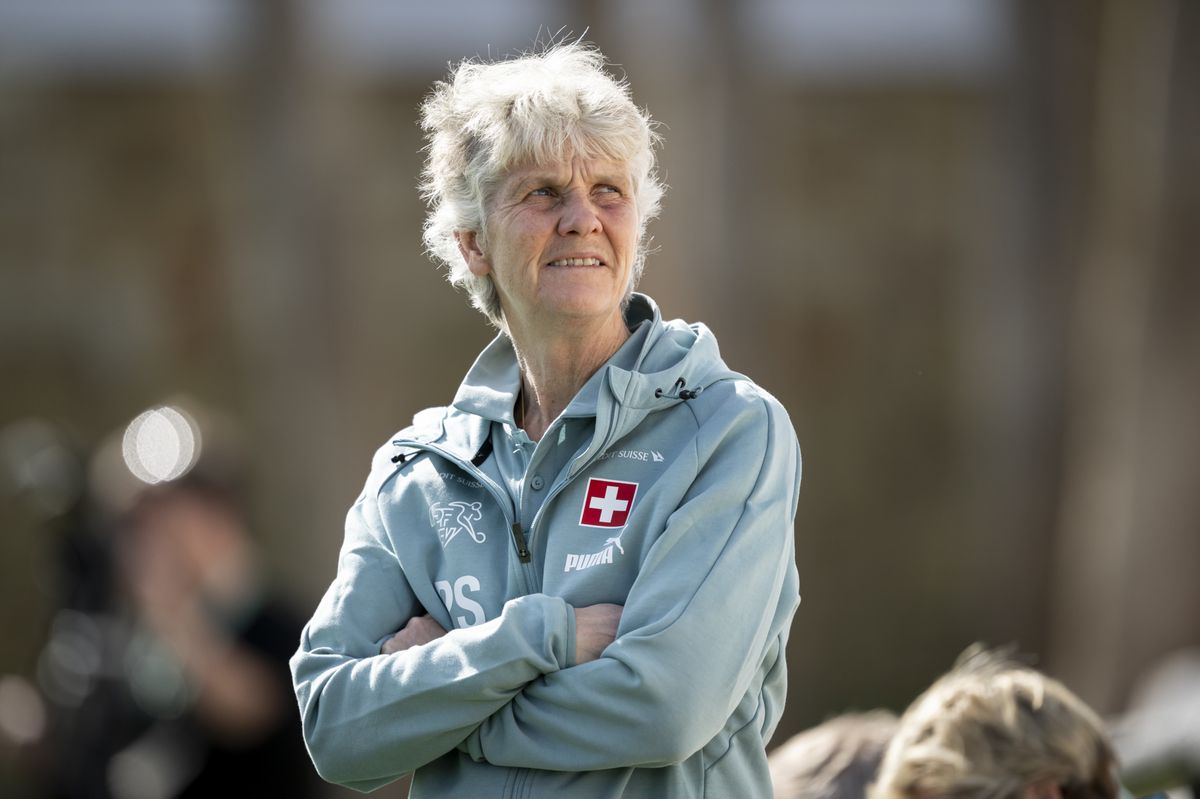 epa11175248 Switzerland's head coach Pia Sundhage looks on prior to an international women's friendly soccer match between Switzerland and Poland, at Marbella Football Center, in Marbella, Spain, 23 February 2024.  EPA/ANTHONY ANEX