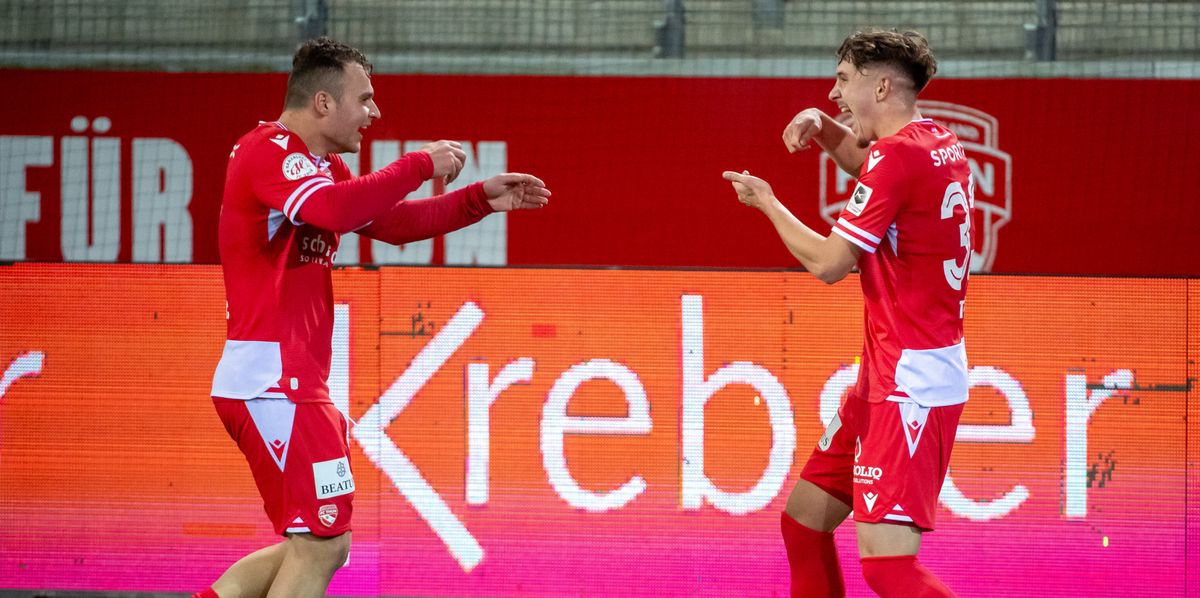 Fussball Challenge League. FC Thun - FC Stade Nyonnais. VasilijeJanjicic (li.) und Marc Gutbub feirn ihr Tor zum 4:1.
©️ Patric Spahni