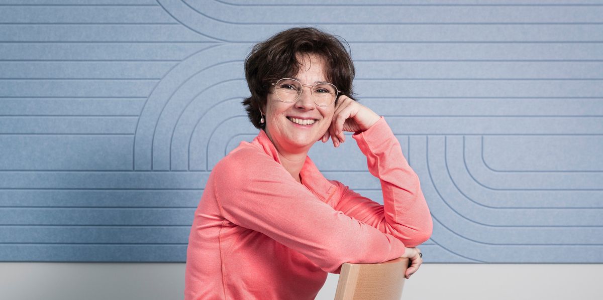 Ursula Meier Köhler (57) ist die Erfinderin und Vorturnerin der TV-Sendung "Bliib fit - mach mit". Dank ihr bewegen sich Seniorinnen und Senioren und lernen, wie wenig es braucht, um sich im Alter fit zu halten, am 5. Februar 2024 in Bern. Foto: Nicole Philipp/Tamedia AG