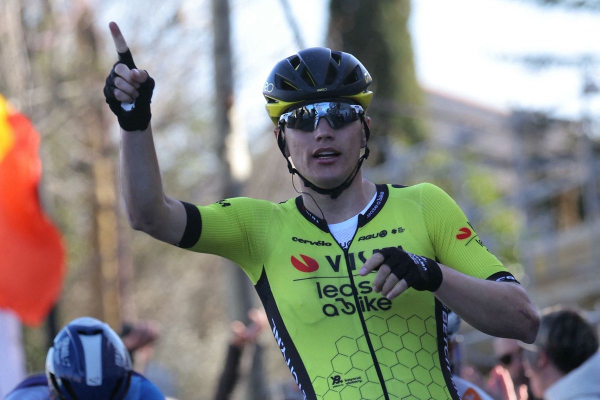 Team Visma-Lease a Bike's Dutch cyclist Olav Kooij celebrates crossing the finish line to win the 5th stage of the Paris-Nice cycling race, 193,5 km between Saint-Sauveur-de-Montagut and Sisteron, on March 7, 2024. (Photo by Thomas SAMSON / AFP)
