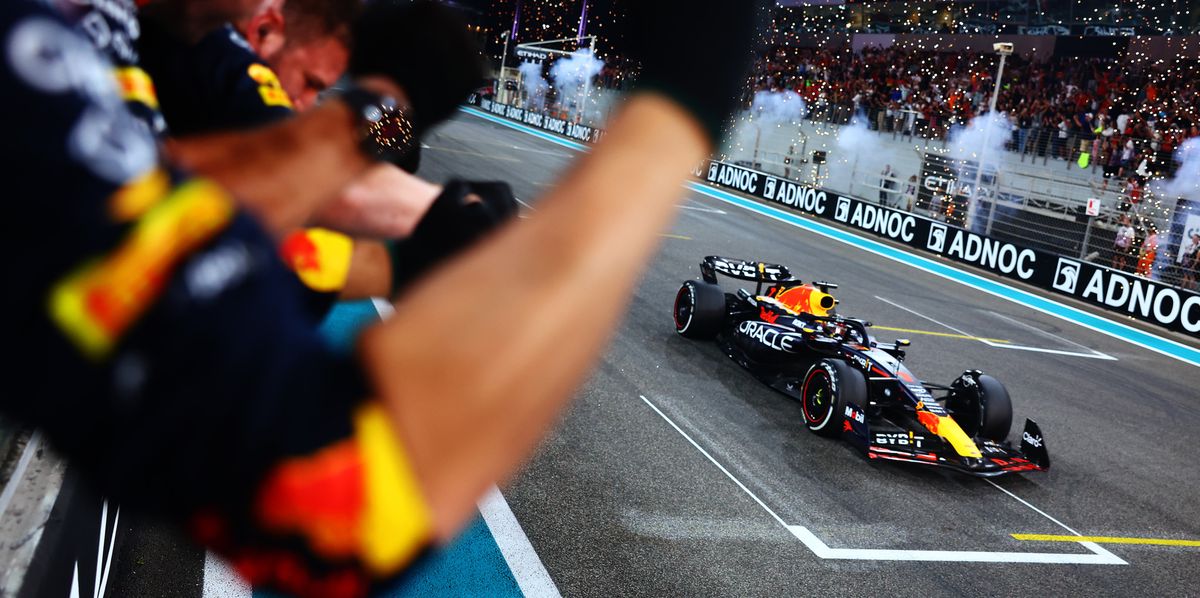 ABU DHABI, UNITED ARAB EMIRATES - NOVEMBER 26: Race winner Max Verstappen of the Netherlands driving the (1) Oracle Red Bull Racing RB19 takes the chequered flag during the F1 Grand Prix of Abu Dhabi at Yas Marina Circuit on November 26, 2023 in Abu Dhabi, United Arab Emirates. (Photo by Mark Thompson/Getty Images)