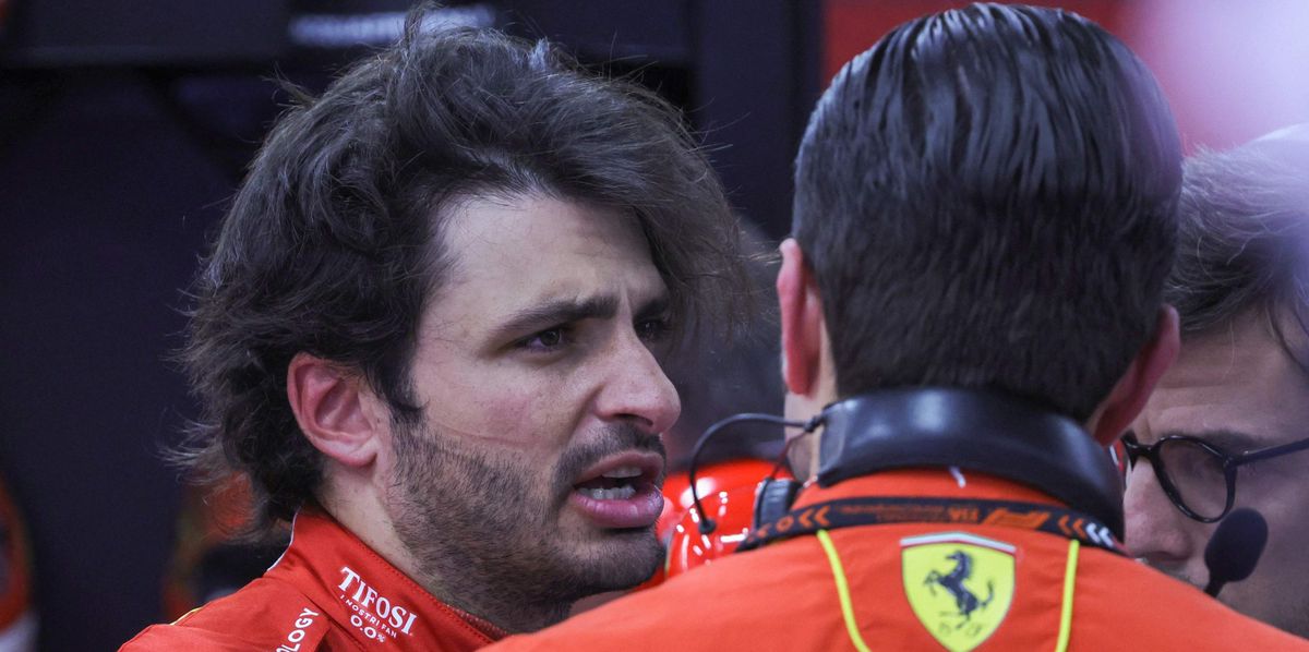 Ferrari's Spanish driver Carlos Sainz Jr talks to team members in the garage after the first practice session of the Saudi Arabian Formula One Grand Prix at the Jeddah Corniche Circuit in Jeddah on March 7, 2024. (Photo by Giuseppe CACACE / AFP)